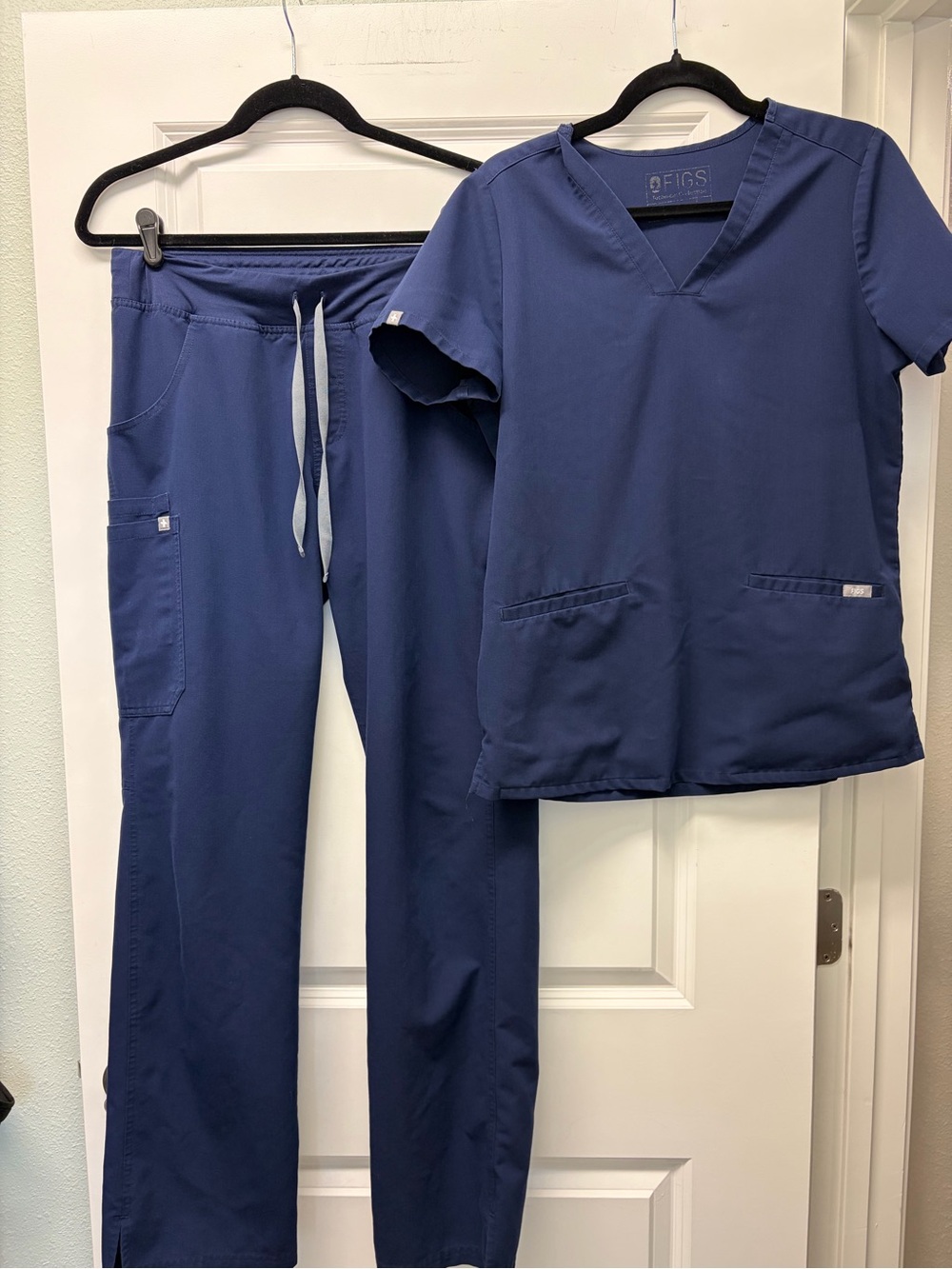 FIGS Women's Navy Scrub Top and Scrub Pants Set